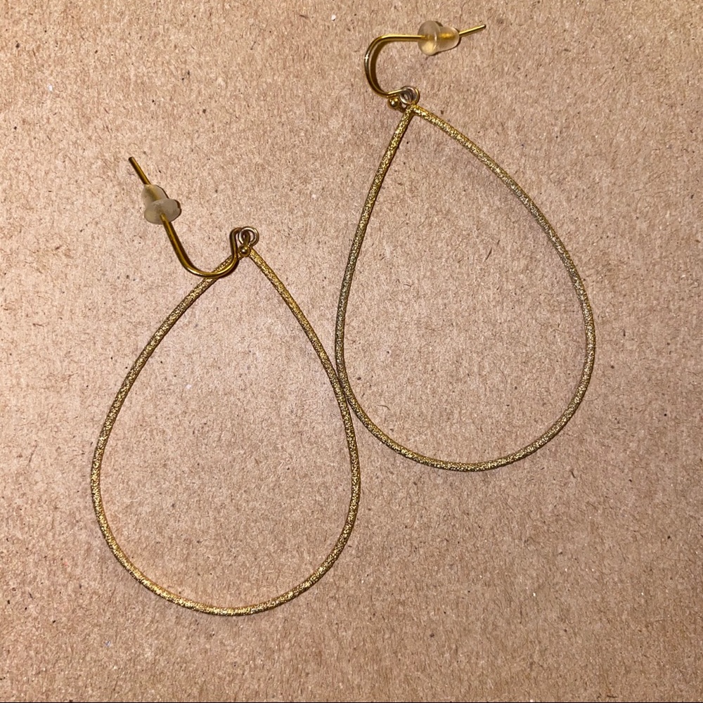 Gold teardrop earring - Picture 2 of 2
